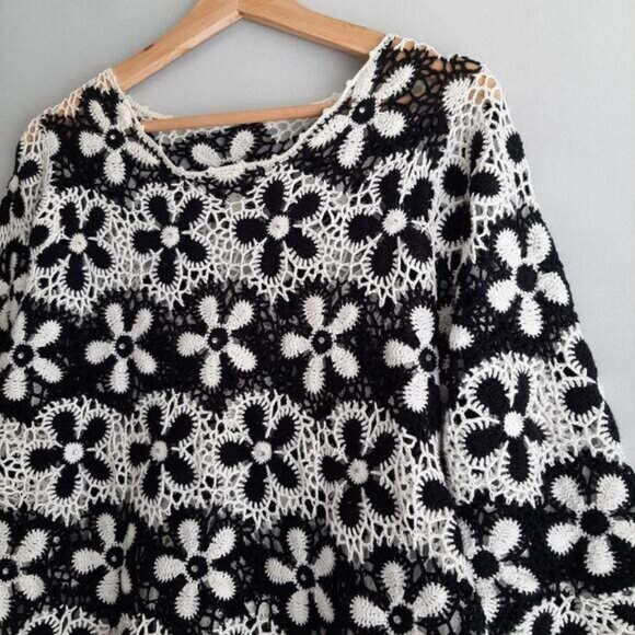 Vintage Boho Floral Net See-Through Lace Crochet Crop Top B&W Sz M Flawed - Picture 5 of 11